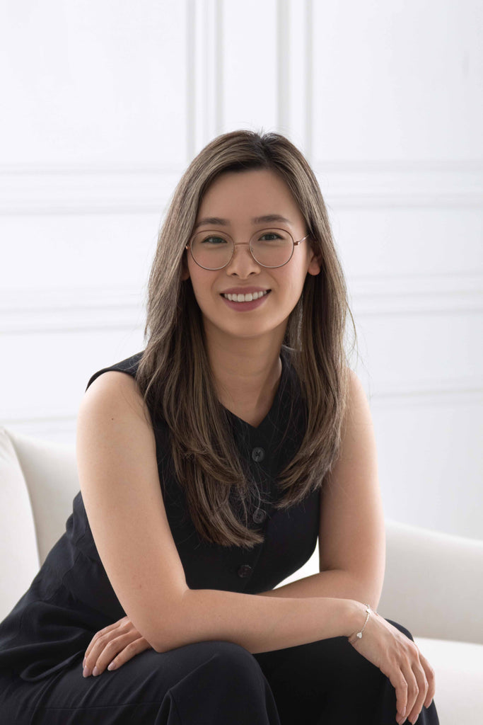 Jessie Wang - Toronto calligraphy and hand engraving artist offering luxury live event personalization, custom painting, and corporate gifting experiences
